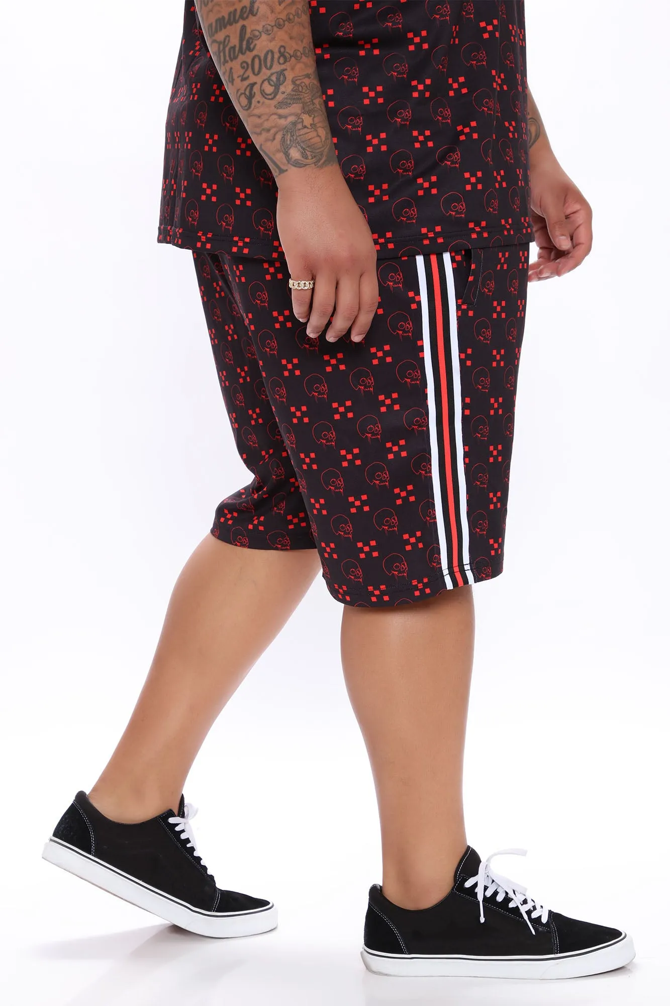 All Over Skulls Short - Black/Red